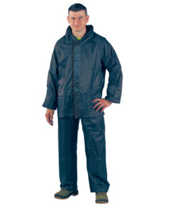 Ensemble de pluie Kway Navy de la marque Europrotection: Veste + Pantalon en polyamide enduit PVC souple. Imperméable. Coutures étanches. Capuche intégrée. Serrage aux extrémités.